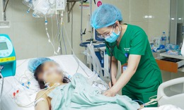 Đi xe đâm vào cột điện, thiếu nữ bị sốc đa chấn thương, vỡ gan độ 5