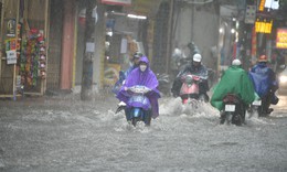 Chuy&#234;n gia cảnh b&#225;o mưa rất lớn đ&#234;m 14/6, c&#243; thể k&#232;m theo lũ qu&#233;t, sạt lở đất