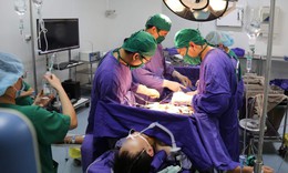 Lần đầu phẫu thuật bóc tách khối phình mạch thân tạng hiếm gặp