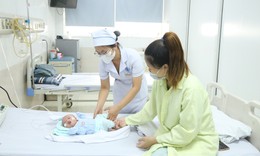 Bộ trưởng Bộ Y tế gửi thư khen nữ điều dưỡng cấp cứu b&#233; sơ sinh ngừng thở tr&#234;n taxi
