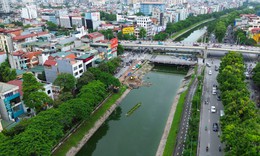 Nước s&#244;ng T&#244; Lịch lại chuyển sang m&#224;u xanh lạ mắt