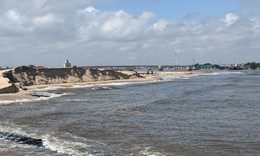 Tàu thuyền gặp khó vì cảng Cửa Việt bị bồi lấp