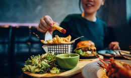 Nhiều người trẻ mắc suy thận vì những thói quen xấu