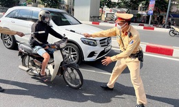 Nguy&#234;n nh&#226;n xe m&#225;y đi l&#234;n đường V&#224;nh đai 2 tr&#234;n cao d&#249; c&#243; biển cấm