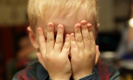 Điều trị và hỗ trợ người câm như thế nào?