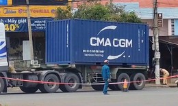 Tạm giữ l&#225;i xe container g&#226;y tai nạn khiến 2 d&#236; ch&#225;u tử vong