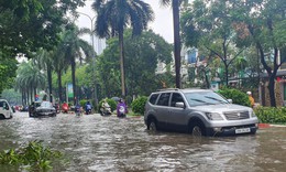 75 tuyến phố H&#224; Nội c&#243; nguy cơ ngập do mưa lớn chiều nay