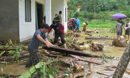 Tiếp tục sạt lở đất nghi&#234;m trọng tại L&#224;o Cai, 8 ng&#244;i nh&#224; bị v&#249;i lấp