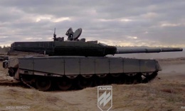 Ukraine t&#225;i thiết tăng T-90 Nga th&#224;nh &#39;si&#234;u xe&#39; t&#225;c chiến