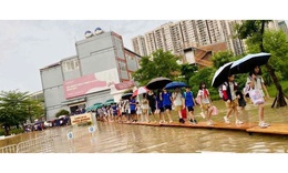 Sở GD&amp;ĐT H&#224; Nội n&#243;i g&#236; trước bức x&#250;c của phụ huynh khi chậm trễ cho học sinh nghỉ học? 
