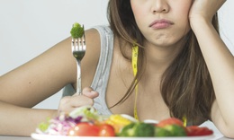 
Mặc cảm v&#236; th&#226;n h&#236;nh &#39;kh&#244;ng c&#226;n đối&#39;, thiếu nữ 17 tuổi ăn ki&#234;ng giảm c&#226;n đến mức nhập viện