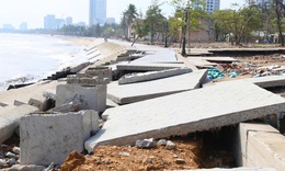 Kè biển hàng chục tỷ đồng đổ nát sau bão số 10
