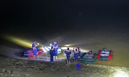 Nỗ lực t&#236;m kiếm người cha nghi &#244;m hai con nhảy cầu Bến Thủy