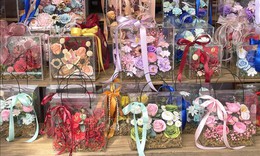 S&#244;i động thị trường hoa, qu&#224; tặng trước lễ 20/10