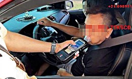 Tài xế có cồn 'kịch khung' vẫn chở cả gia đình trên cao tốc