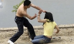 Bị chồng đ&#225;nh, người vợ cần phải l&#224;m g&#236;?