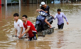 Bão số 12 tương tác với không khí lạnh có thể gây mưa rất lớn ở miền Trung