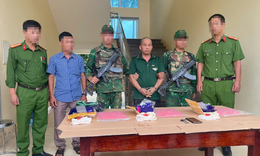 Video: Cận cảnh v&#226;y bắt đối tượng vận chuyển 18.000 vi&#234;n ma t&#250;y ở Quảng Trị