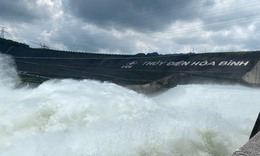 Mở 1 cửa xả đ&#225;y thủy điện H&#242;a B&#236;nh, 6 tỉnh th&#224;nh ứng ph&#243;