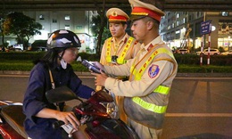 14 ‘b&#243;ng hồng’ uống rượu bia rồi l&#225;i xe bị xử l&#253; trong ng&#224;y 20/10