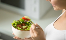 Những sai lầm khi ăn rau giảm cân khiến bạn mãi không gầy