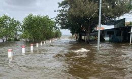 Video triều cường d&#226;ng cao g&#226;y ngập nhiều h&#224;ng qu&#225;n ven ph&#225; Tam Giang