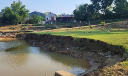 Người d&#226;n sống thấp thỏm cạnh đ&#234; s&#244;ng M&#227; li&#234;n tục sạt lở