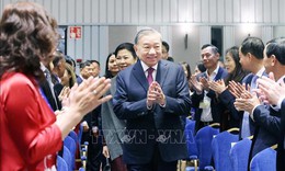 Tổng B&#237; thư gặp gỡ c&#225;n bộ Đại sứ qu&#225;n Việt Nam v&#224; cộng đồng người Việt tại c&#225;c nước Bắc &#194;u