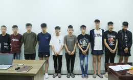 Tạm giữ 20 thanh thiếu ni&#234;n cầm hung kh&#237;, l&#225;i xe m&#244; t&#244; tại v&#242;ng xuyến ng&#227; 6 Kinh Bắc