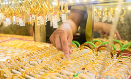 Giá vàng hôm nay ngày 22/10 đồng loạt giảm rất mạnh