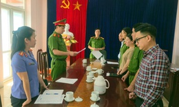 Bắt tạm giam c&#225;n bộ Ph&#242;ng Kinh tế ở L&#224;o Cai v&#236; nhận hối lộ