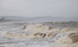 Biển Đ&#244;ng lại đ&#243;n &#225;p thấp nhiệt đới, c&#225;c tỉnh miền Trung chuẩn bị ứng ph&#243;