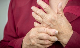 Cải thiện t&#236;nh trạng đau khớp khi trời lạnh