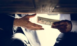 Đưa hối lộ có thể sẽ bị phạt tù tới 20 năm