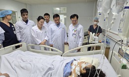 Phó Chủ tịch UBND tỉnh Nghệ An thăm hỏi các nạn nhân sau vụ tấn công tại Bệnh viện Sản Nhi