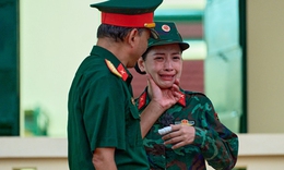 Hình ảnh hiếm hoi về người bố quân nhân của Chi Pu