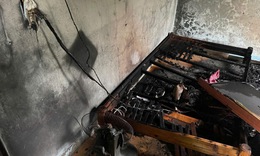 Điện thoại phát nổ khi đang sạc gây cháy nhà dân