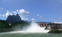 Đ&#243;ng cửa xả thủy điện Tuy&#234;n Quang ứng ph&#243; với mưa lũ