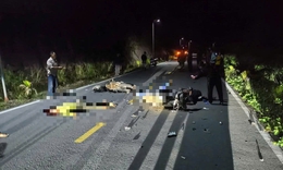 Va chạm xe m&#225;y, hai người tử vong trong đ&#234;m