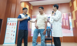 Hơn 300 sinh viên được mục sở thị kỹ thuật 'cứu người đột quỵ'