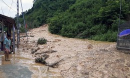 Duy trì mưa lớn trên 500mm, nhiều khu vực của miền Trung đối mặt với rủi ro lũ quét và sạt lở