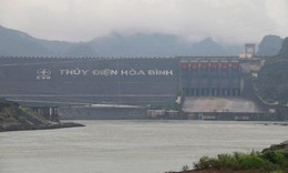 Liên tiếp mở 2 cửa xả đáy thủy điện Hòa Bình ứng phó với đợt mưa lớn sắp tới
