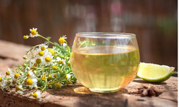 5 tác dụng phụ của việc uống quá nhiều trà hoa cúc