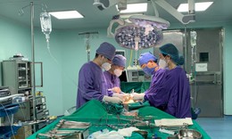 Bệnh viện Hữu Nghị cắt bỏ u tuyến tiền liệt &#39;khủng&#39; 600 gram cho cụ &#244;ng 83 tuổi