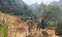 T&#236;m kiếm nạn nh&#226;n cuối c&#249;ng vụ sạt lở đất ở Lũng C&#250;