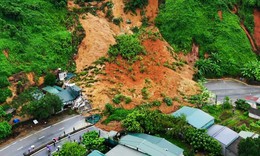 Quốc lộ g&#227;y nền, đường ngập s&#226;u cả m&#233;t, sạt lở h&#224;ng ngh&#236;n khối đất đ&#225; sau b&#227;o số 11