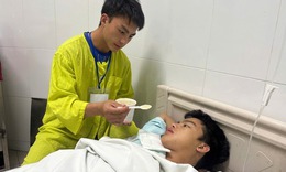 Chàng trai H’Mông cần tiền chữa trị sau tai nạn nghiêm trọng, trong khi vợ lại đang mang bầu