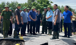 Phó Thủ tướng Thường trực Chính phủ Nguyễn Hòa Bình kiểm tra, chỉ đạo khắc phục vỡ đê bối tại Bắc Ninh