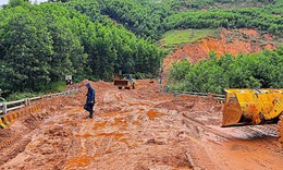 Cảnh b&#225;o nguy cơ sạt lở đ&#232;o L&#242; Xo, Trung Bộ c&#242;n bao nhi&#234;u điểm &#225;ch tắc giao th&#244;ng