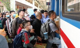 Công đoàn Việt Nam hỗ trợ vé máy bay, vé tàu miễn phí giúp công nhân khó khăn về quê dịp Tết